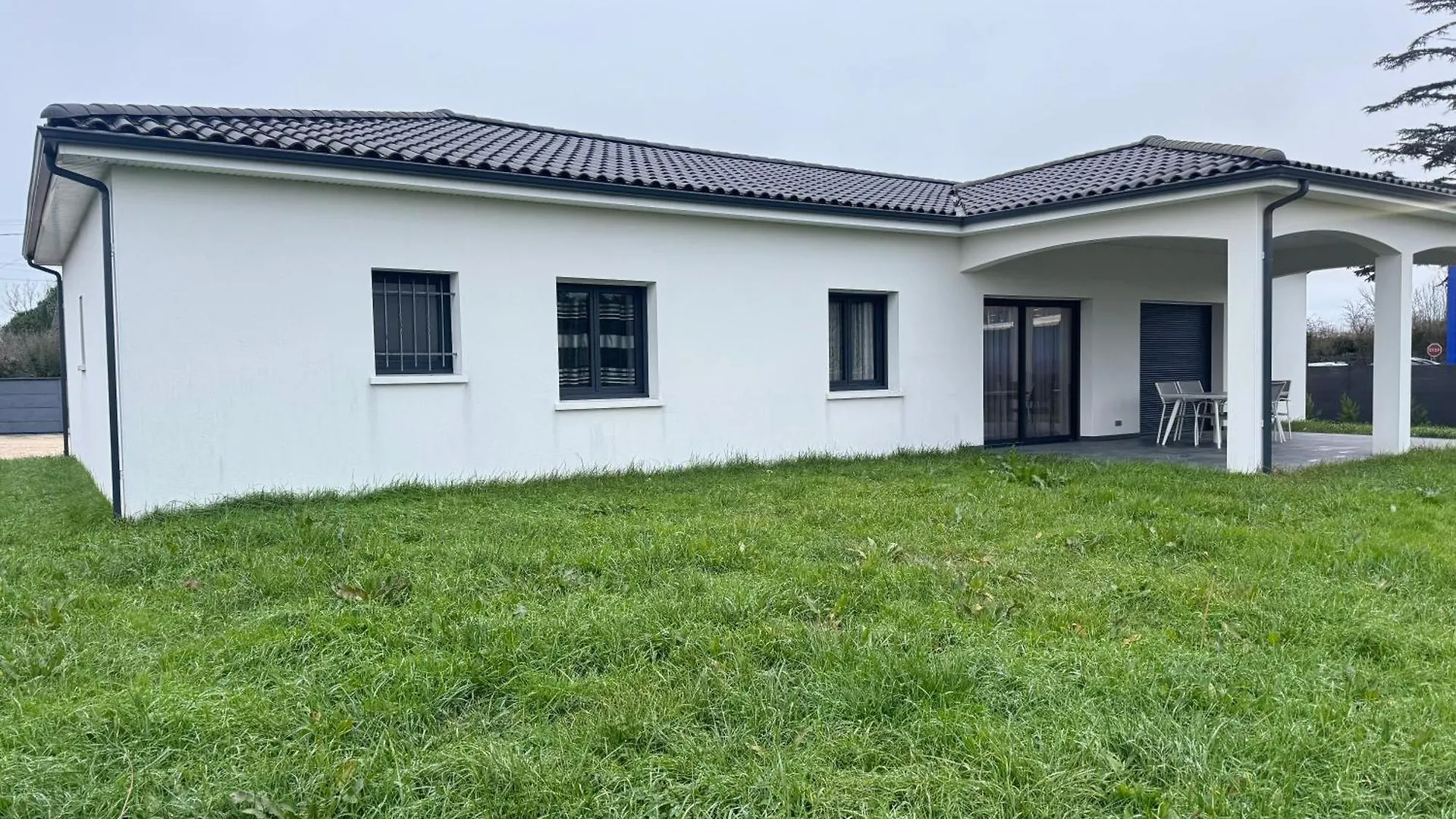 Villa Entiere Монтобан 0*,  Франция